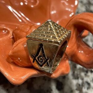Men Chunky Pyramid Masonic Ring size8
